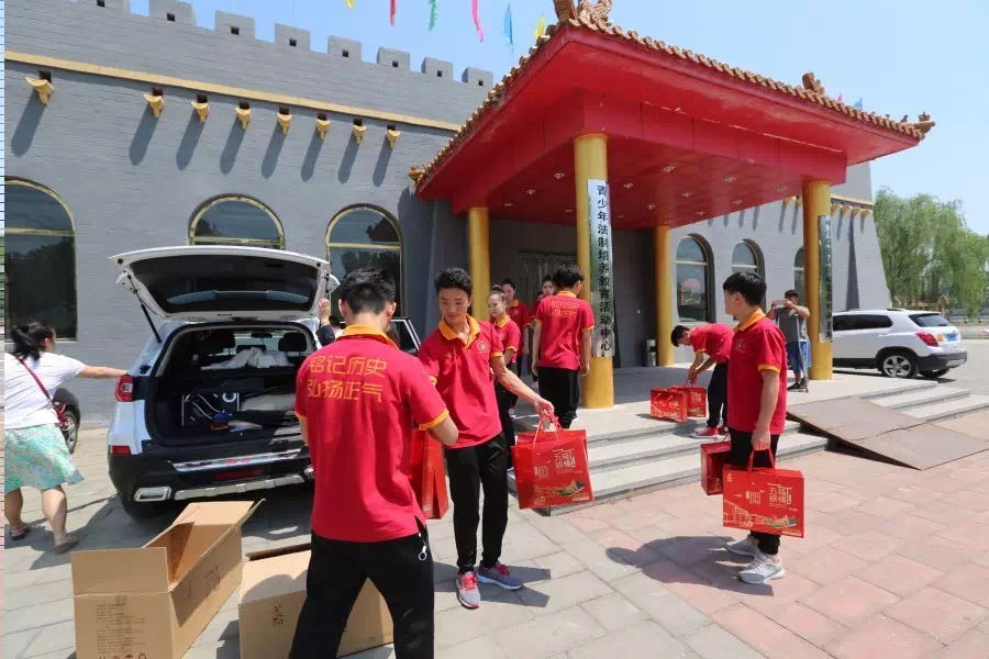 端午節看望啟明特殊藝術培訓中心的孩子們