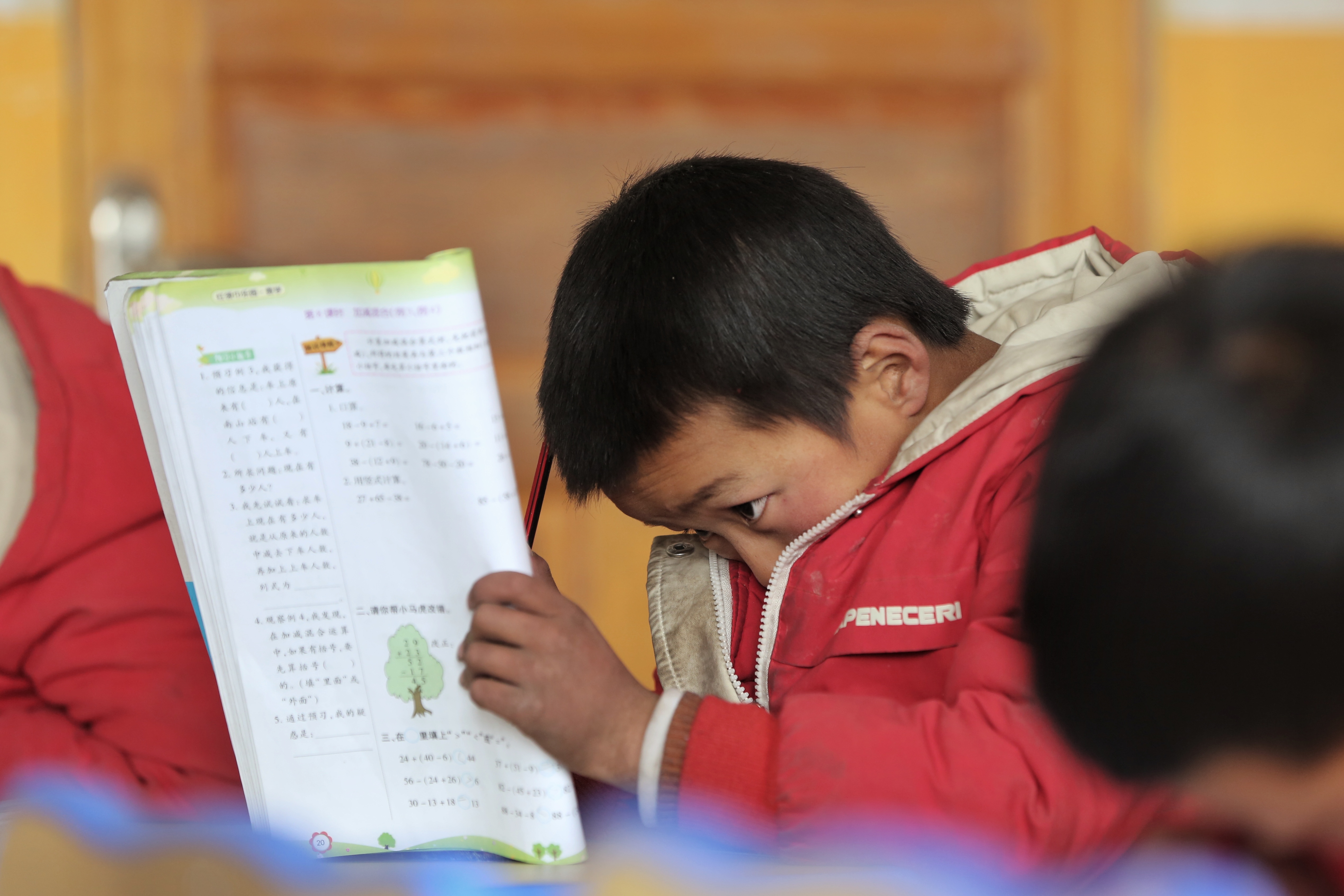 囊謙縣著曉鄉寄宿學校的孩子們