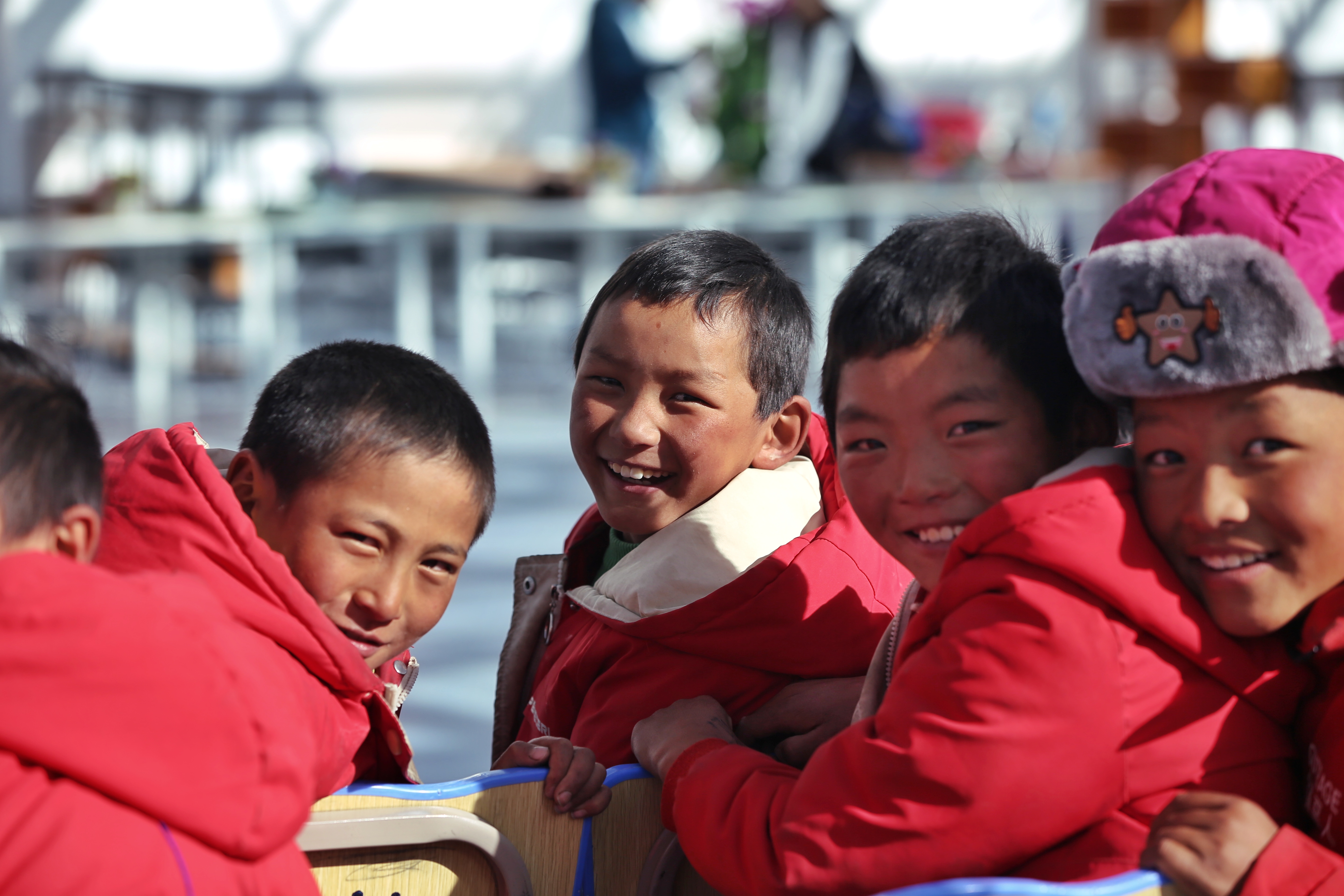 囊謙縣著曉鄉寄宿學校的孩子們