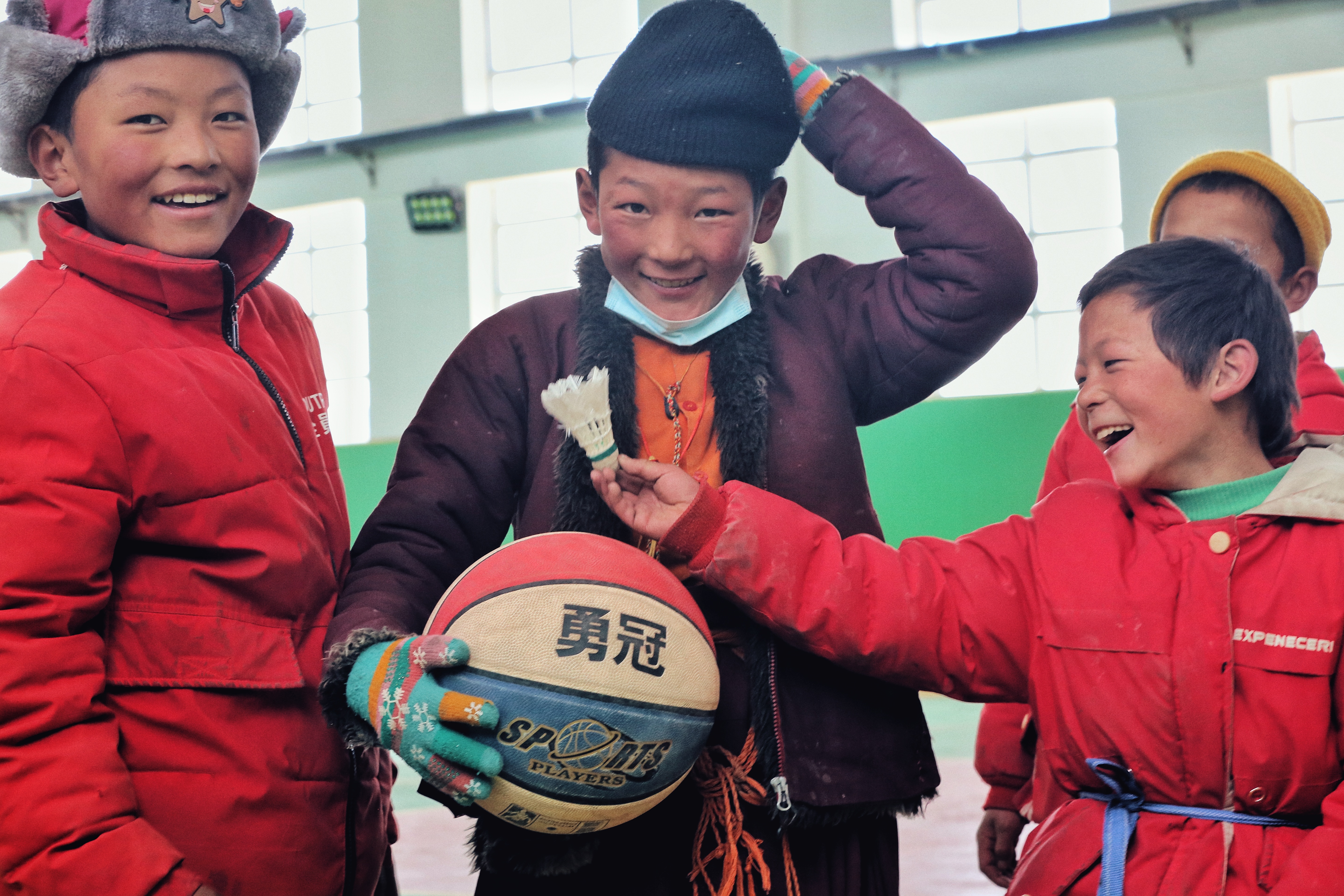 囊謙縣著曉鄉寄宿學校的孩子們