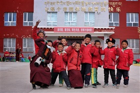 囊謙縣著曉鄉寄宿學校的孩子們